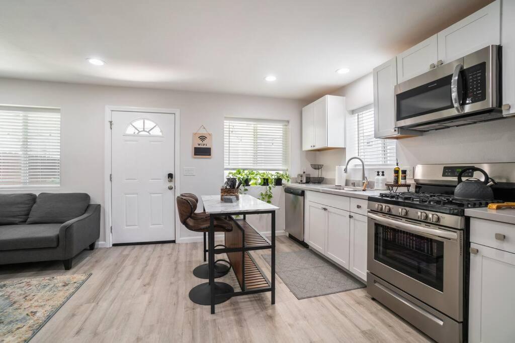 Urban Oasis: San Diego Bungalow Escape Extérieur photo