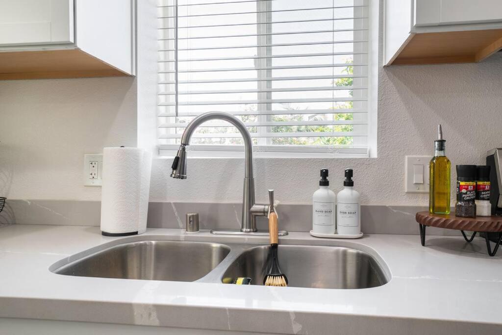 Urban Oasis: San Diego Bungalow Escape Extérieur photo