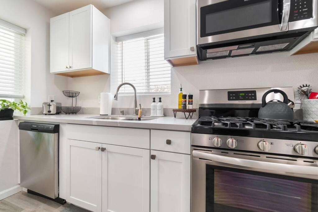 Urban Oasis: San Diego Bungalow Escape Extérieur photo