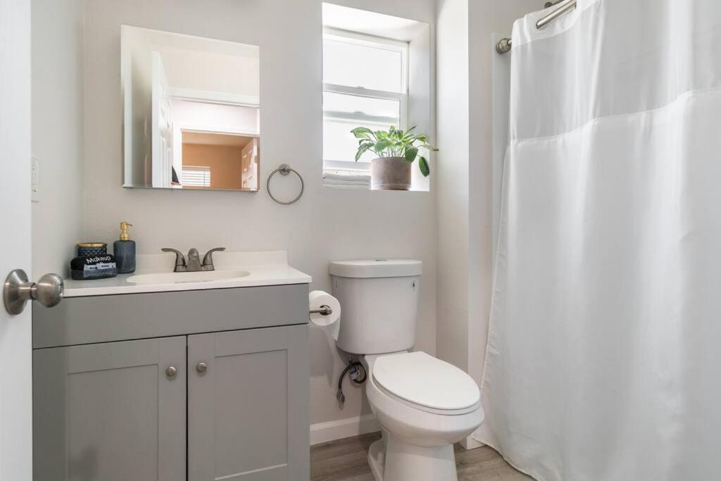 Urban Oasis: San Diego Bungalow Escape Extérieur photo